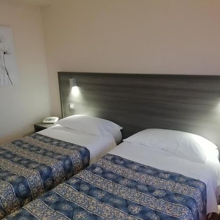 Hotel La Fonte โอซิโม ภายนอก รูปภาพ