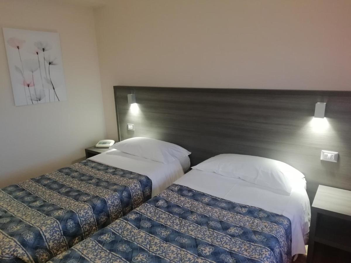 Hotel La Fonte โอซิโม ภายนอก รูปภาพ
