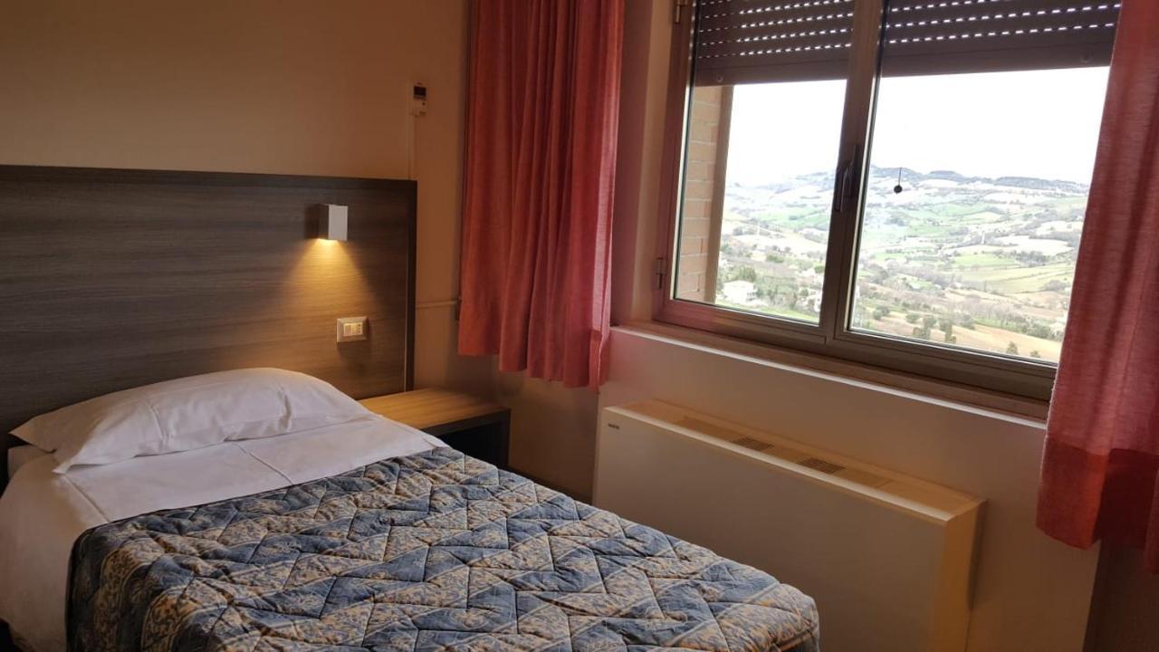 Hotel La Fonte โอซิโม ภายนอก รูปภาพ