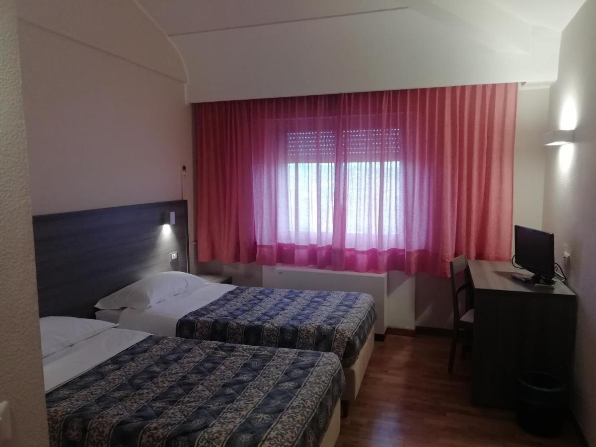 Hotel La Fonte โอซิโม ภายนอก รูปภาพ