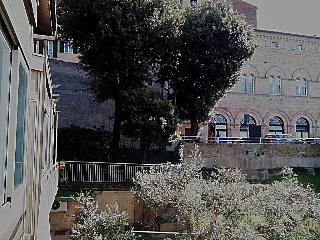 Hotel La Fonte โอซิโม ภายนอก รูปภาพ
