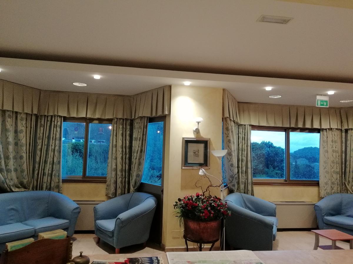Hotel La Fonte โอซิโม ภายนอก รูปภาพ
